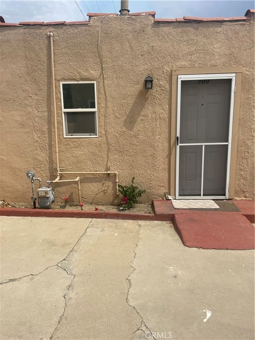 590 E Ramsey St, Banning, CA, 92220-4855 | Card Image