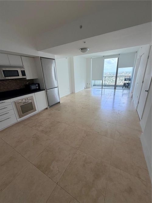 3909-92 Sw 3rd St, Miami, FL, 33130-3377 | Card Image