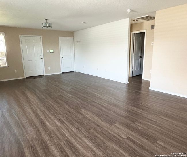 5015 Everett Loop, House other with 3 bedrooms, 2 bathrooms and null parking in Converse TX | Image 10
