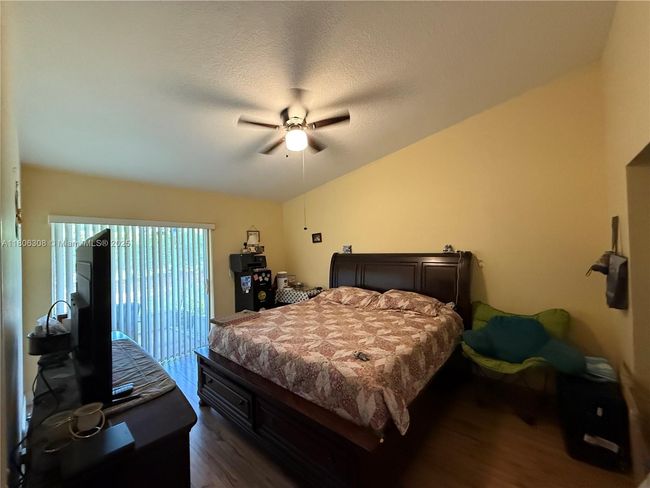 737 Se 22 Nd Dr, House other with 2 bedrooms, 2 bathrooms and null parking in Homestead FL | Image 6