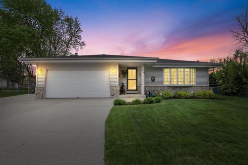 6846 S Juniper Court, Oak Creek, WI, 53154 | Card Image