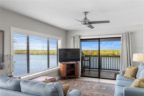 40-817 B Bahia Del Sol Dr, RUSKIN, FL, 33570-3076 | Card Image
