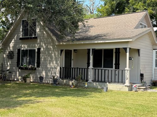319 E Walnut, Winnie, TX, 77665-2401 | Card Image