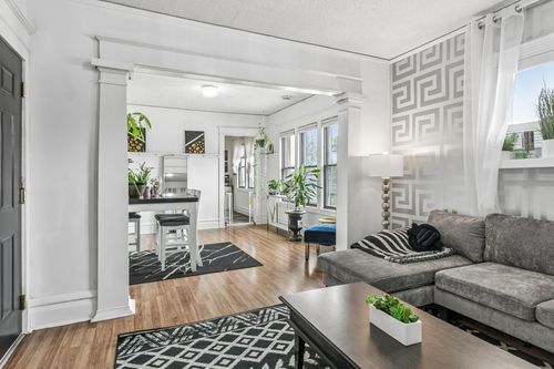 393 Geranium Ave E, Saint Paul, MN, 55130-3724 | Card Image