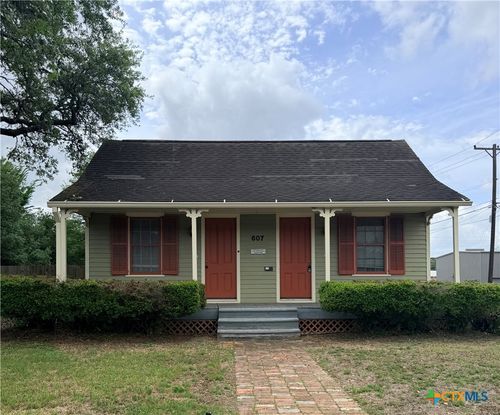 607 N Bridge, Victoria, TX, 77901 | Card Image