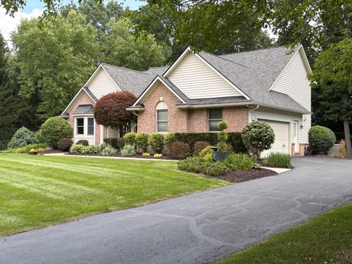 7708 Hunters Pt, Brighton, MI, 48116-8274 | Card Image
