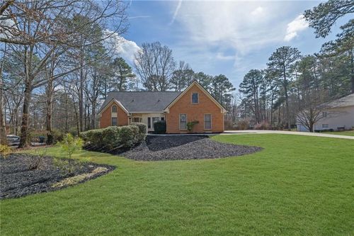 525 Saddle Crest Drive, Roswell, GA, 30075 | Card Image