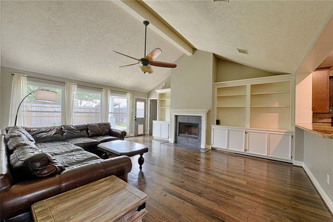 3118 E Webber Dr, House other with 4 bedrooms, 2 bathrooms and 2 parking in Pearland TX | Image 8