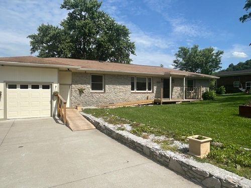 2002 King Dr S, Fayetteville, TN, 37334-3715 | Card Image