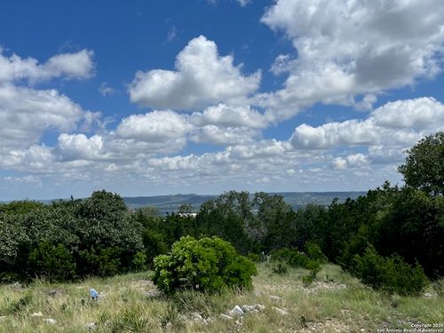 2362 Timbercreek Rd, Pipe Creek, TX, 78063-5525 | Card Image