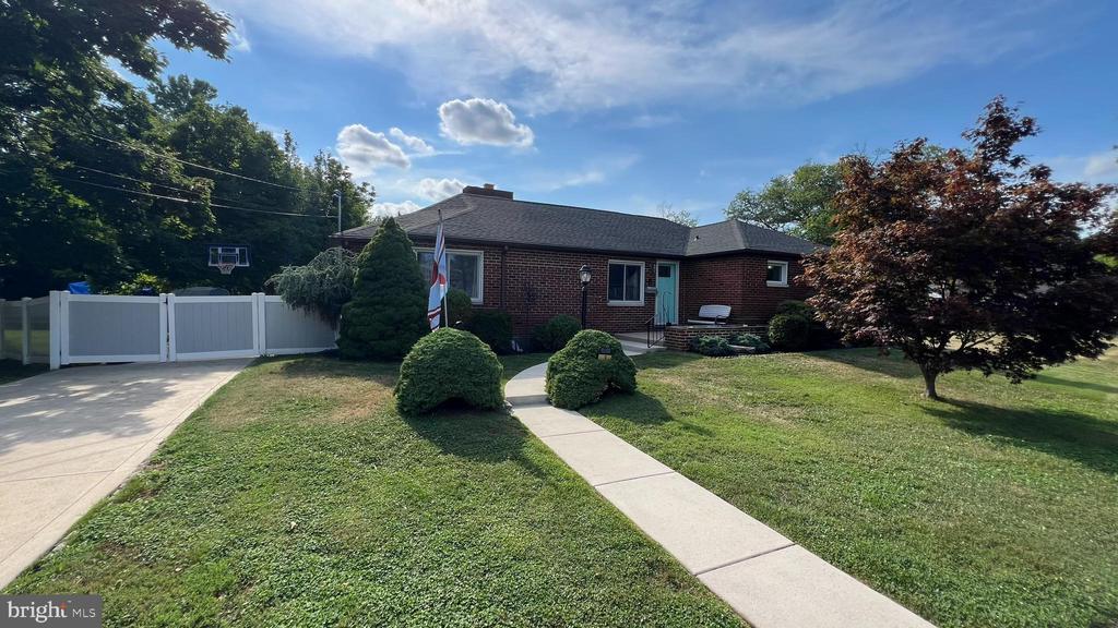 Pocahontas Rd, Somerdale, NJ 08083