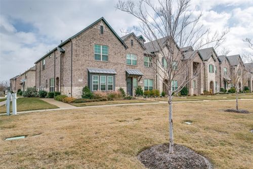 2732 Vista Park Ln, Lewisville, TX, 75067-7819 | Card Image