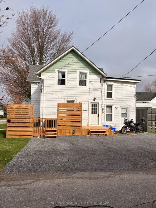 151 Adelaide St, Gananoque, ON, K7G2B7 | Card Image