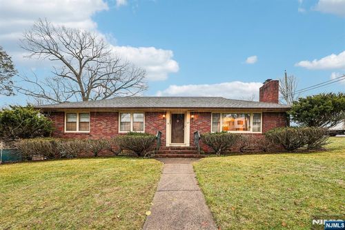 84 Squaw Brook Rd, North Haledon, NJ, 07508-2513 | Card Image