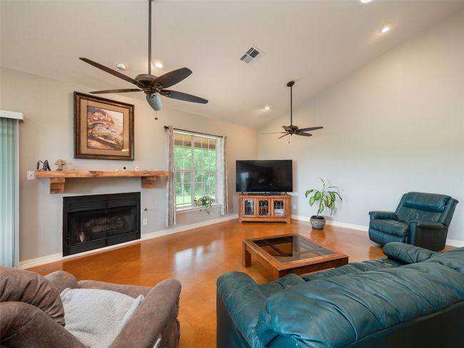 209 Old Sayers Rd, House other with 3 bedrooms, 2 bathrooms and 4 parking in Elgin TX | Image 10