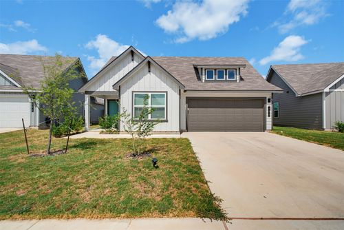 325 Doss Dr, Rockdale, TX, 76567-2426 | Card Image
