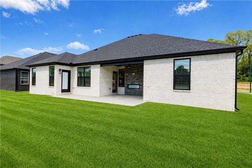 2107 N Chanae St, Siloam Springs, AR, 72761 | Card Image