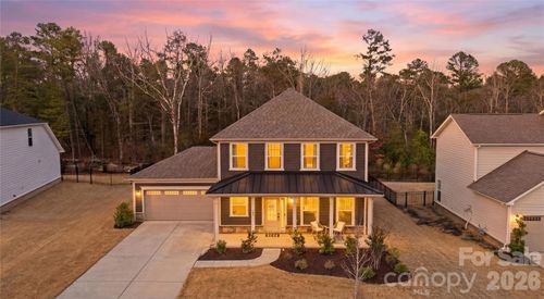 607 Southstone Dr, Matthews, NC, 28104-5800 | Card Image