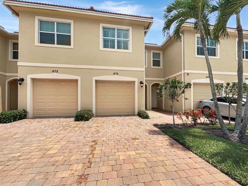 676 Sw Glen Crest Way, Stuart, FL, 34997-7257 | Card Image