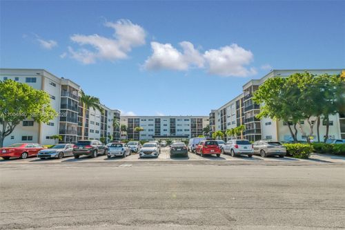 501-220 Sw 9th Ave, Hallandale Beach, FL, 33009-5210 | Card Image