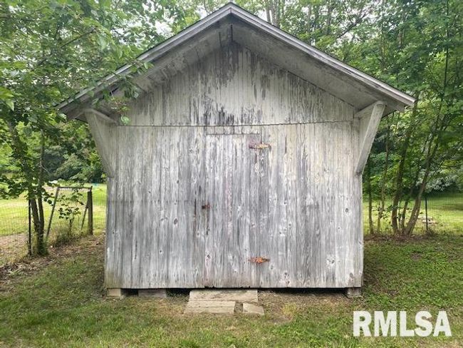 1072 Creal Springs Rd, House other with 2 bedrooms, 2 bathrooms and null parking in Creal Springs IL | Image 8