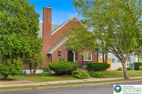 726 Seneca St, Fountain Hill, PA, 18015-1123 | Card Image