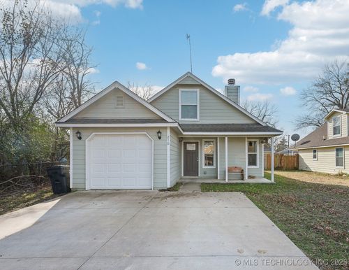 210 E 15th Street, Mounds, OK, 74047 | Card Image