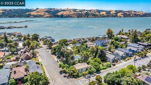 735 W 2nd St, Benicia, CA, 94510-3108 | Card Image