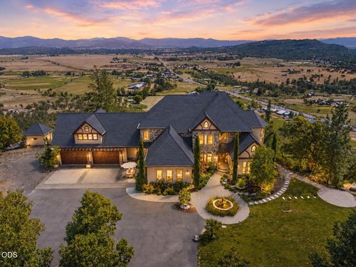 15202 Richards Way, Eagle Point, OR, 97524 | Card Image