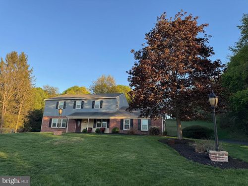 37 Valley Dr, Furlong, PA, 18925-1050 | Card Image