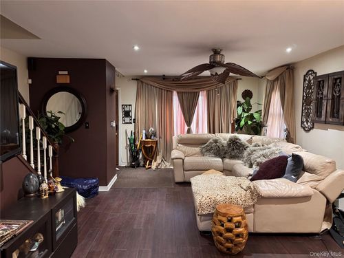 21924 Alecia Avenue, New York, NY, 11413 | Card Image