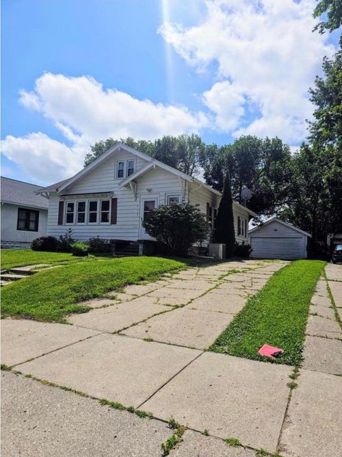 922 E 1st St, Fairmont, MN, 56031-4022 | Card Image