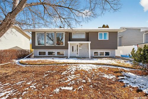 1321 Prince Cres, Moose Jaw, SK, S6H6E6 | Card Image