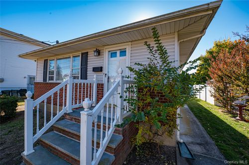 2672 Martin Ave, Bellmore, NY, 11710-3133 | Card Image