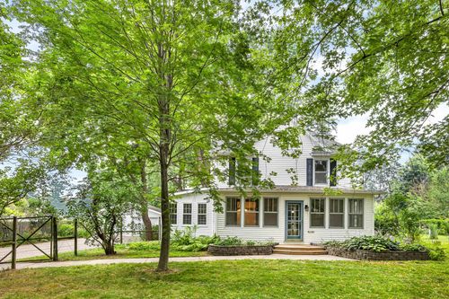 W2009 Irving Park Road, Brooklyn, WI, 54941 | Card Image
