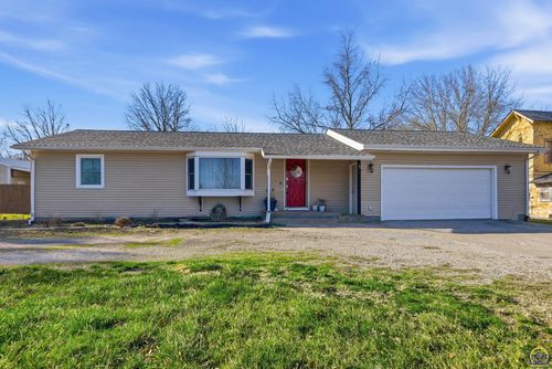 17 Main St, Osage City, KS, 66523-1461 | Card Image