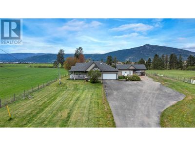 2067 Okanagan St, House other with 4 bedrooms, 3 bathrooms and 6 parking in Armstrong BC | Image 3