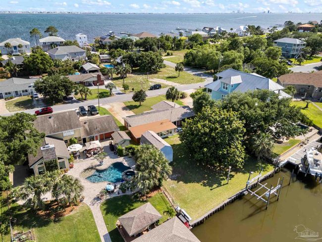 3332 Laurel Dr, House other with 3 bedrooms, 2 bathrooms and 4 parking in Gulf Breeze FL | Image 32