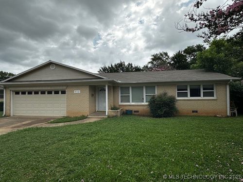 912 P St Sw, Ardmore, OK, 73401-3515 | Card Image