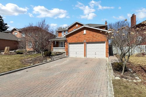 4 Intrepid Dr, Whitby, ON, L1N8R7 | Card Image
