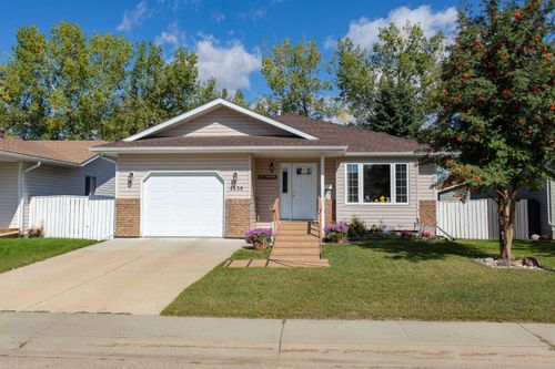 4520 55 Avenue, Lacombe, AB, T4L1H2 | Card Image