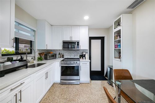 32-30 Nw 56th Ct, Miami, FL, 33126-4928 | Card Image
