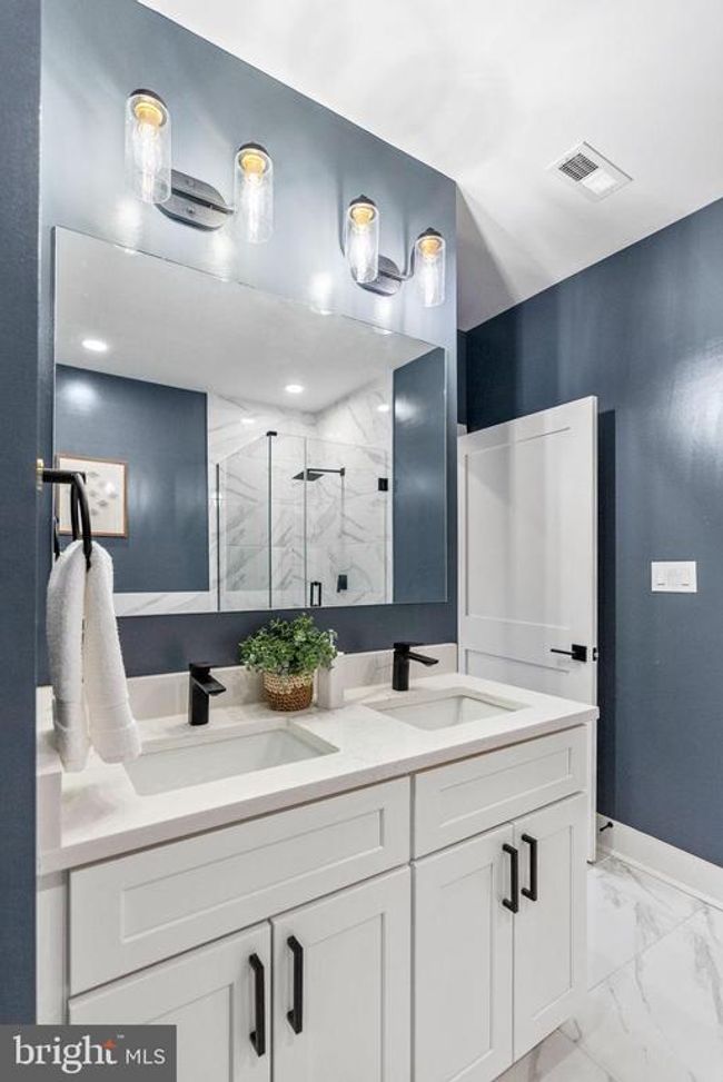UNIT-1 - 2019 M St Ne, Condo with 2 bedrooms, 2 bathrooms and null parking in WASHINGTON DC | Image 17