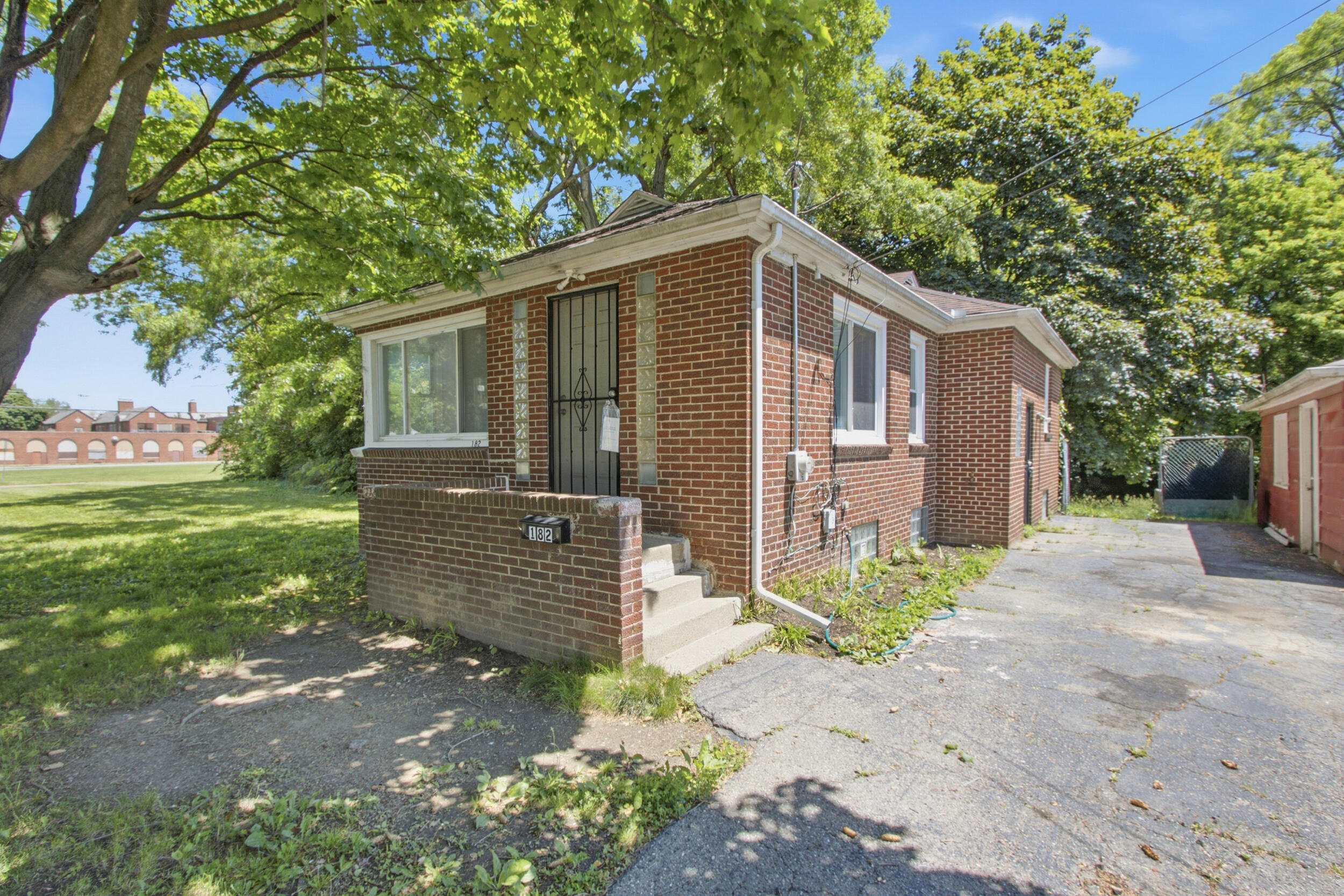 Residential in Pontiac 5