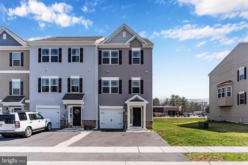 3381 Landmark Ct, CHAMBERSBURG, PA, 17201-7935 | Card Image