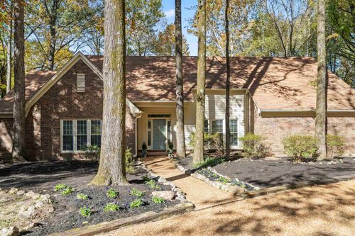 8150 Planters Grove Cv, Cordova, TN, 38018-4229 | Card Image