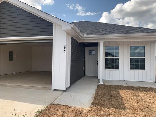 824 S Parrot Ln, Siloam Springs, AR, 72761-4088 | Card Image