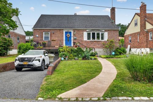 207 Clunie Ave, Yonkers, NY, 10703-1005 | Card Image