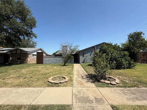 2131 Blossom Ln, Richardson, TX, 75081-4703 | Card Image