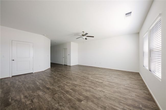 7506 Ivy Trellis Trl, House other with 4 bedrooms, 3 bathrooms and 4 parking in Del Valle TX | Image 6